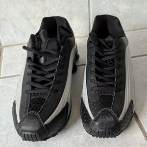 Nike Shox R4 Black Metallic Silver Rare Men’s Size 12  Shoes Sneakers 104265-045